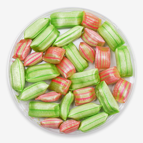 桜に新緑